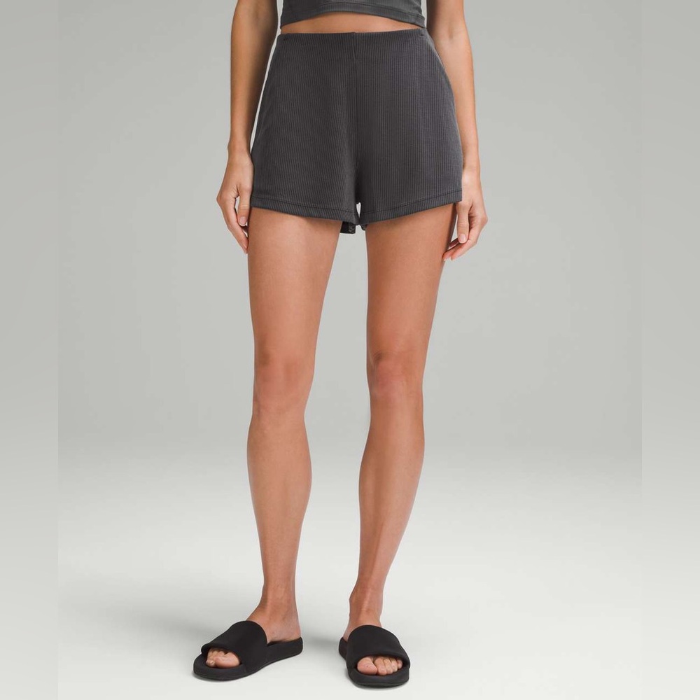 Lululemon Ribbed Softstreme High rise shirts 2”